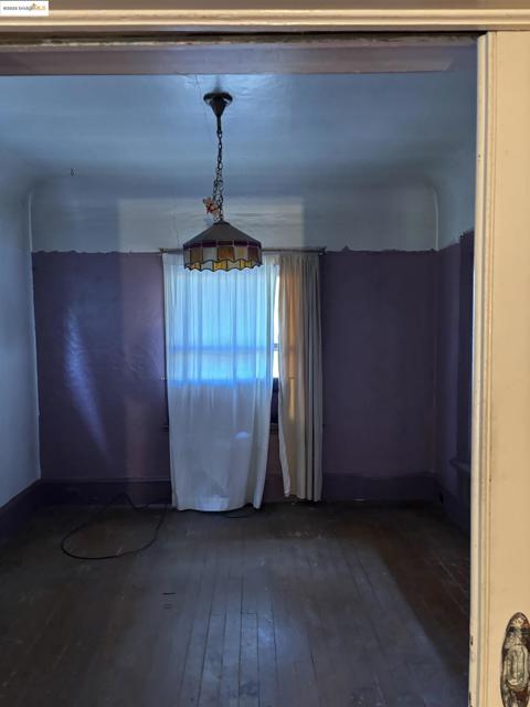 35 Randwick Ave, Oakland CA: https://media.crmls.org/mediaz/30e9bc32-a2e9-42de-bb6e-4c5cb3a9c725.jpg