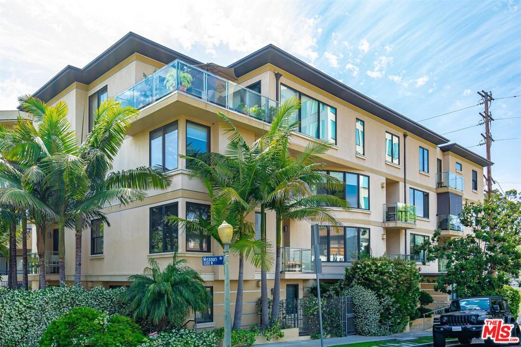 1825 FOX HILLS Drive #101