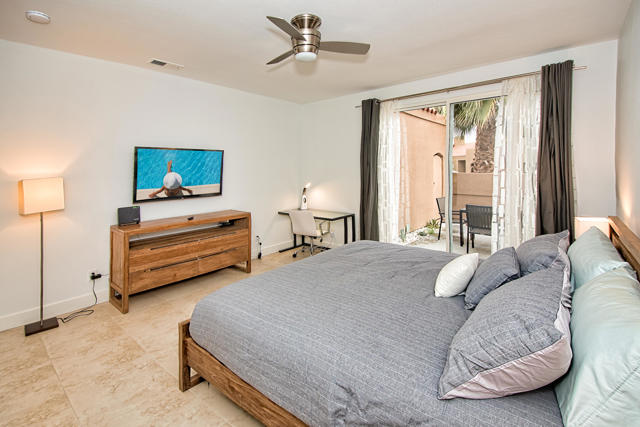 125 Lakeshore Drive, Rancho Mirage CA: https://media.crmls.org/mediaz/30ea113e-45ec-4428-b832-7817570e4f46.jpg