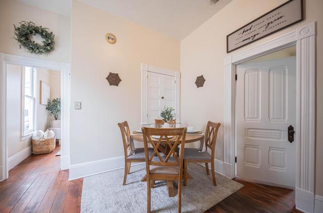 332 Capitol Street, Salinas CA: https://media.crmls.org/mediaz/30ea1e1c-6974-48b7-8e44-7718afaa3682.jpg