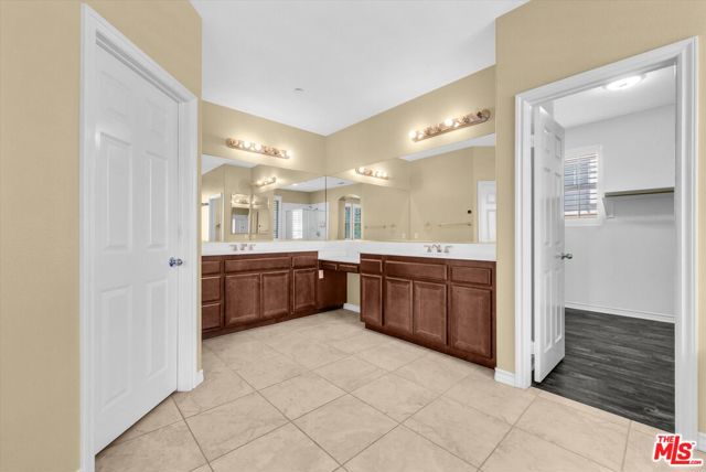 5611 Scharf Avenue, Fontana CA: https://media.crmls.org/mediaz/30ea947f-d04b-4caa-a176-dcb25ab9e7f3.jpg