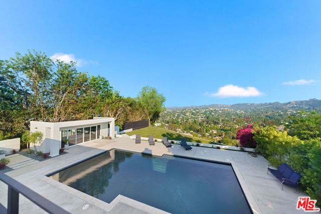 5118 Cerrillos Drive, Woodland Hills CA: https://media.crmls.org/mediaz/30eac590-4e33-4b02-8652-a629d3a4365d.jpg