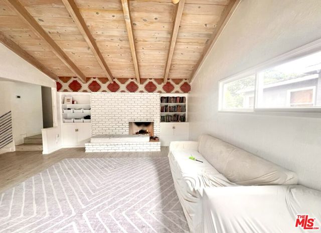 1545 3rd Street, Manhattan Beach CA: https://media.crmls.org/mediaz/30eb4d24-0e72-4fa2-874f-631adc4db770.jpg