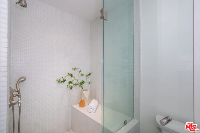 1016 Indiana Court, Venice CA: https://media.crmls.org/mediaz/30eb7cd8-1311-4fae-ace8-f315b6287248.jpg