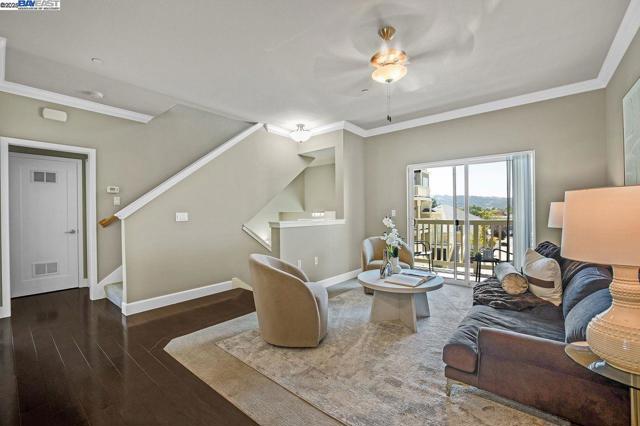 200 Valletta Ln, Pleasanton CA: https://media.crmls.org/mediaz/30ec80e1-f580-49f6-833d-b1551348b79c.jpg