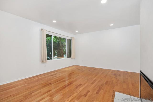 12991 Caminito Bodega, Del Mar CA: https://media.crmls.org/mediaz/30ec8bf6-9e63-4eb5-abb3-6d3e5ade82f5.jpg