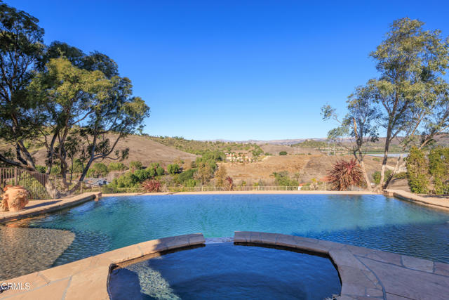 Detail Gallery Image 3 of 48 For 13045 Ripple Creek Ln, Camarillo,  CA 93012 - 5 Beds | 3/1 Baths
