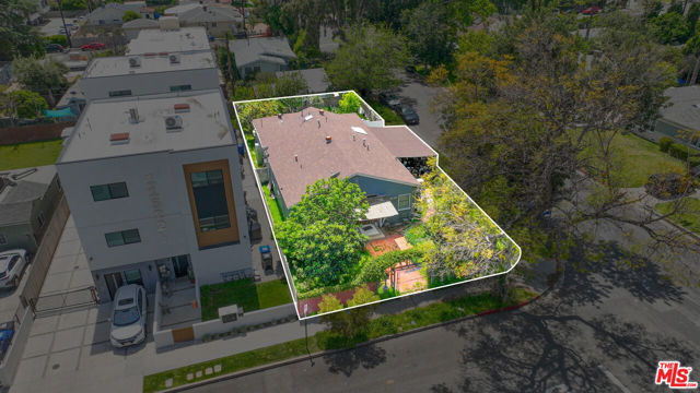 11528 Emelita Street photo 4