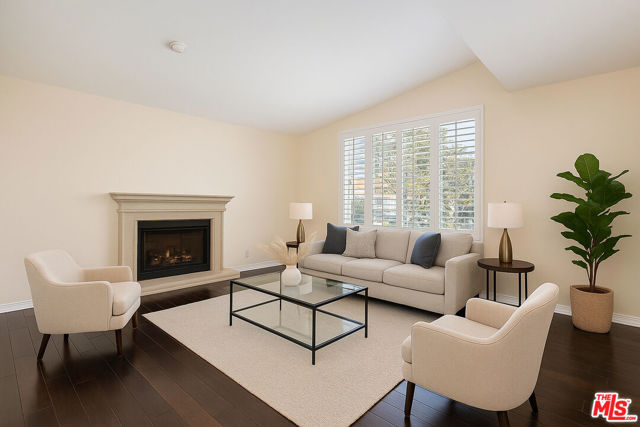 1257 Brockton Avenue, Los Angeles CA: https://media.crmls.org/mediaz/30ed3132-7437-4aec-8b0f-2d190c654a4c.jpg