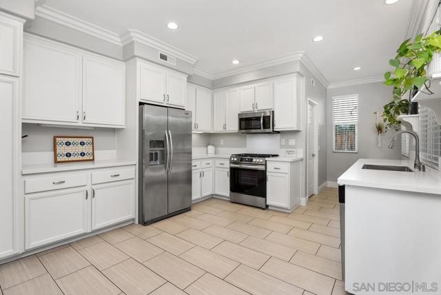 6 Reston Way, Ladera Ranch CA: https://media.crmls.org/mediaz/30ed6949-a261-452c-8f3d-5621bf1012dd.jpg