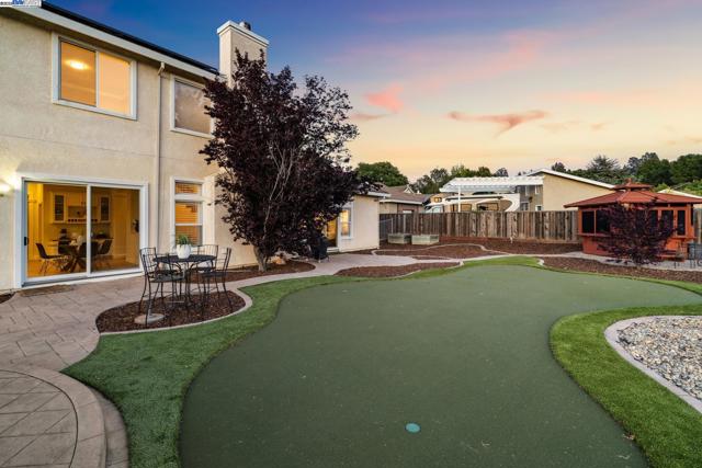 3879 Blackstone Ct, Castro Valley CA: https://media.crmls.org/mediaz/30edca7e-b76a-46c6-a597-5e2edb092822.jpg