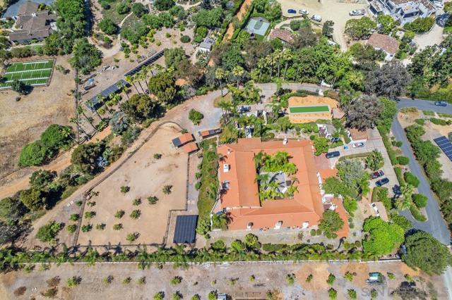 17507 Los Morros, Rancho Santa Fe CA: https://media.crmls.org/mediaz/30ee1444-8b37-4195-94e8-440f7930ad78.jpg