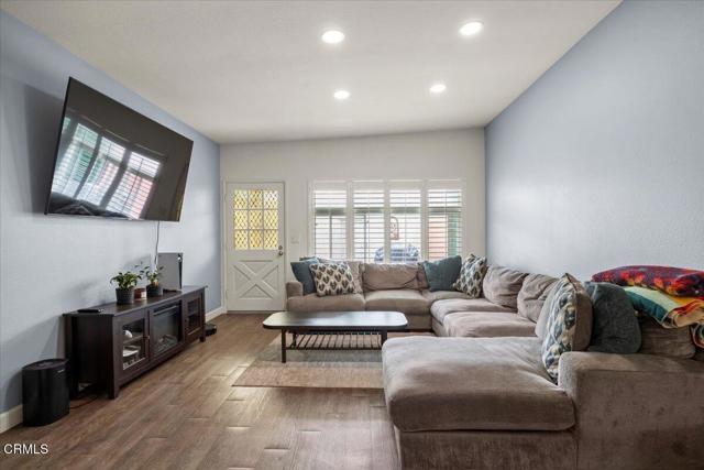 Detail Gallery Image 12 of 28 For 2930 Isle Way #B,  Oxnard,  CA 93035 - 2 Beds | 1/1 Baths