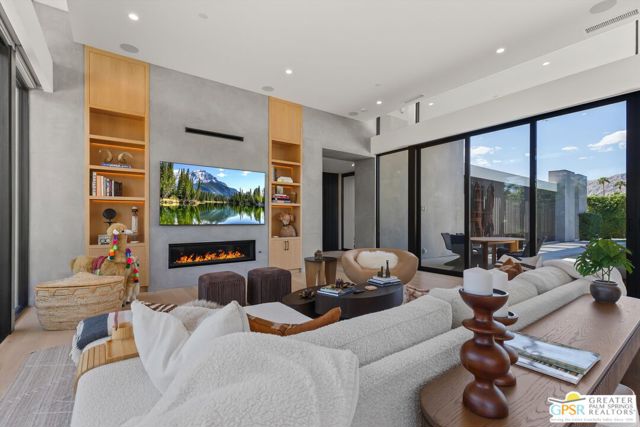 8 Desert Lark Circle, Rancho Mirage, CA 92270
