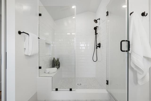 326 Chinquapin Avenue, Carlsbad CA: https://media.crmls.org/mediaz/30ef44e9-5899-4093-a2b8-7acfb81357bf.jpg