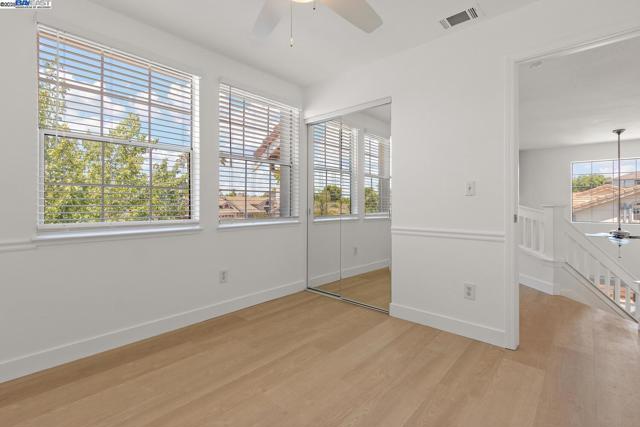 1387 Meadow Ct, Livermore CA: https://media.crmls.org/mediaz/30ef6e34-0e81-4900-8823-7a5f7e79af0e.jpg