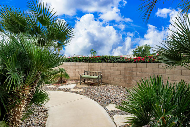 45595 Banff Springs Street, Indio CA: https://media.crmls.org/mediaz/30f009a5-0e74-482a-859f-be4107df8a13.jpg