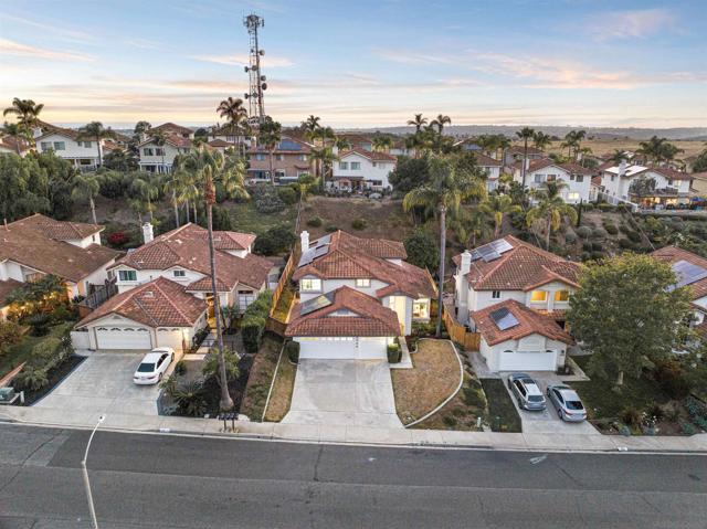 2064 White Birch Dr, Vista CA: https://media.crmls.org/mediaz/30f036b2-2738-4e4d-a25d-18794b080f39.jpg