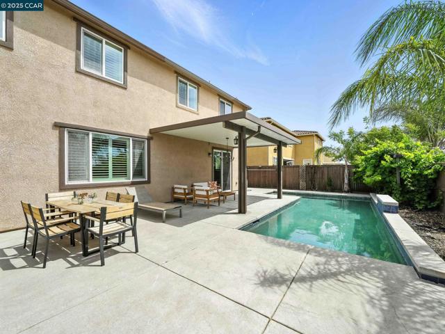 2433 Sanders Ln, Fairfield CA: https://media.crmls.org/mediaz/30f03a73-4b9a-487e-9514-fad71a3cf7cd.jpg