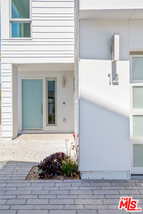 11724 Culver Boulevard, Los Angeles CA: https://media.crmls.org/mediaz/30f0962a-2215-41ac-a1b9-13275091bdfb.jpg