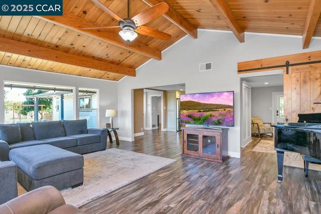 2280 Concord Ave, Brentwood CA: https://media.crmls.org/mediaz/30f0f737-80a9-4ac6-aad5-308b1ec6de95.jpg