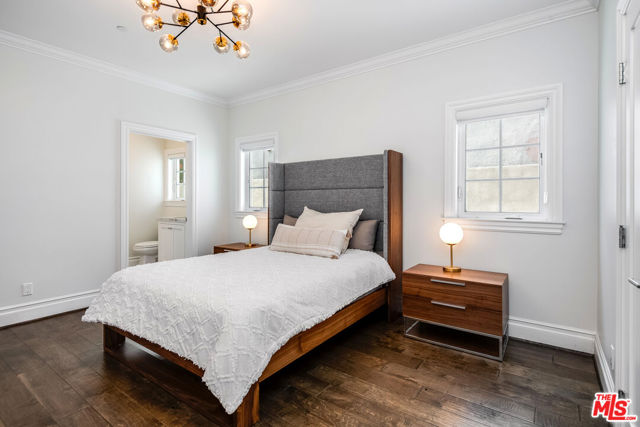 4469 Stern Avenue, Sherman Oaks CA: https://media.crmls.org/mediaz/30f1179a-da66-4054-88d5-af125fa115c7.jpg
