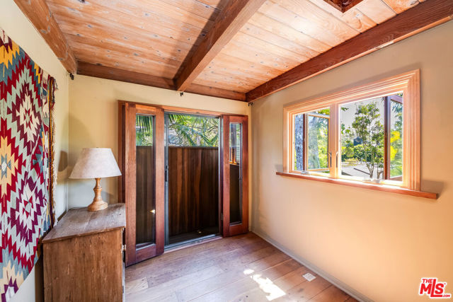 454 E Rustic Road, Santa Monica CA: https://media.crmls.org/mediaz/30f17561-66bc-4f32-965b-4e0b9bcaada8.jpg