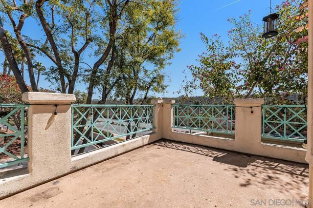 12646 Springbrook Dr, San Diego CA: https://media.crmls.org/mediaz/30f19fbb-0e63-458e-be42-4c615ed7bbe9.jpg