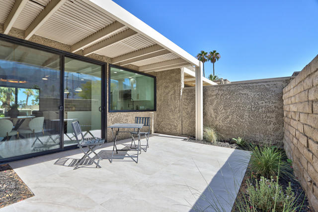 842 N Calle De Pinos, Palm Springs, CA 92262