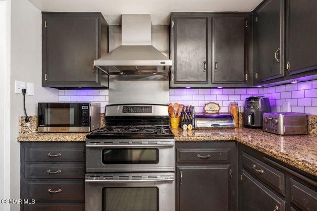 1076 Calle Contento, Thousand Oaks CA: https://media.crmls.org/mediaz/30f38c0c-214f-4a42-b31b-619efadc5713.jpg