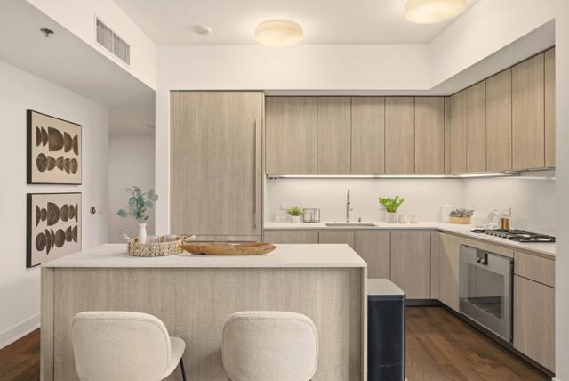 318 Main Street, San Francisco CA: https://media.crmls.org/mediaz/30f3c549-466f-4b0c-83c8-6b30fef7421a.jpg