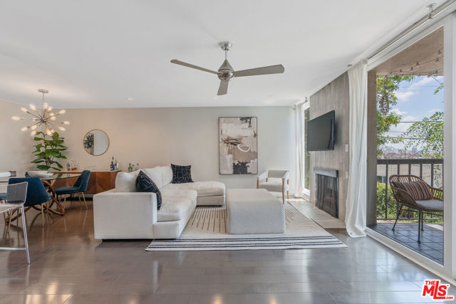 8535 W West Knoll Drive, West Hollywood CA: https://media.crmls.org/mediaz/30f46e4f-1916-4920-9c0b-e46f128aee07.jpg