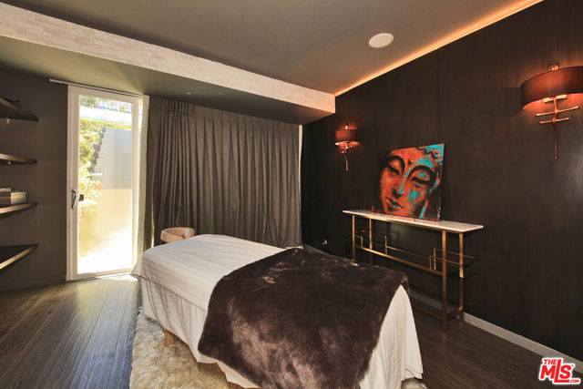 3054 Elvido Drive, Los Angeles CA: https://media.crmls.org/mediaz/30f4ec69-e478-4d94-a969-9f5a5efb6092.jpg
