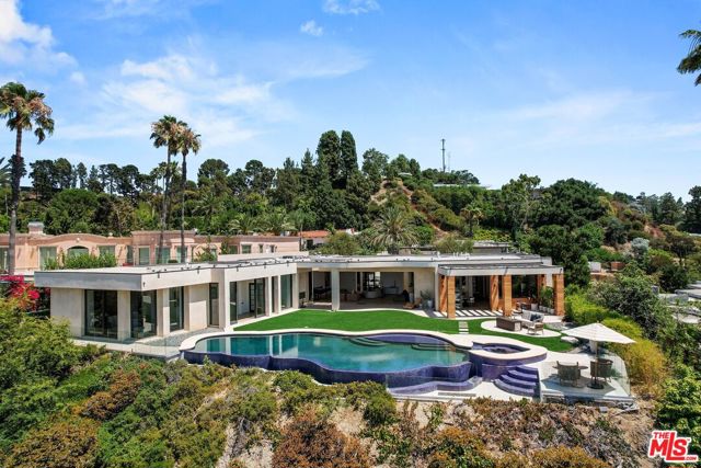 455 Castle Place, Beverly Hills CA: https://media.crmls.org/mediaz/30f5c571-b809-4b92-8e99-5d4a793f3022.jpg