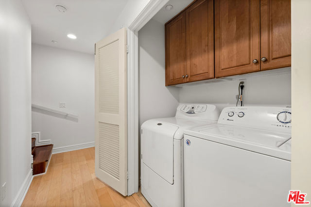 1601 S Bentley Avenue, Los Angeles CA: https://media.crmls.org/mediaz/30f5d30d-ba9e-4462-8972-2ba7eda26f19.jpg