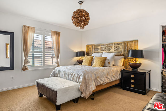 3252 Park Lane, Hawthorne CA: https://media.crmls.org/mediaz/30f67182-cf24-472f-8bf0-95a176af15ad.jpg