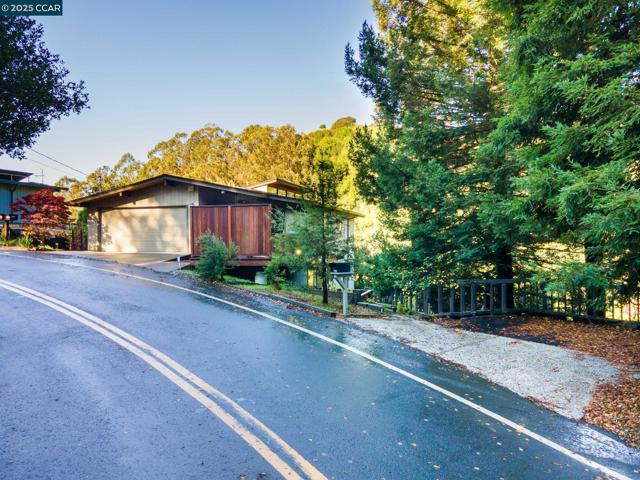 1383 Alvarado Rd, Berkeley CA: https://media.crmls.org/mediaz/30f6baa6-d113-4c31-b9c8-58d6ad2fb098.jpg