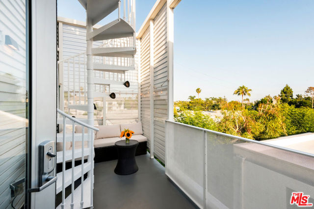 1030 N Kings Road, West Hollywood CA: https://media.crmls.org/mediaz/30f7a000-5528-45f8-936a-3d1e0018861e.jpg