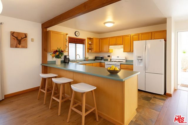 643 Santa Clara Avenue, Venice CA: https://media.crmls.org/mediaz/30f9480d-6c2e-4dea-8eb6-b2e815c53d81.jpg