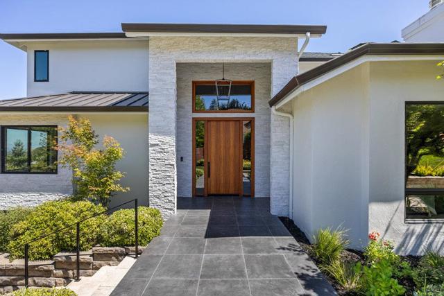 1095 Macadamia Drive, Hillsborough CA: https://media.crmls.org/mediaz/30f96078-afe8-4192-ba25-bb3ce9315862.jpg