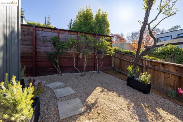 568 Vistamont Ave, Berkeley CA: https://media.crmls.org/mediaz/30f96d0e-6f55-443f-bcec-2245067920a6.jpg