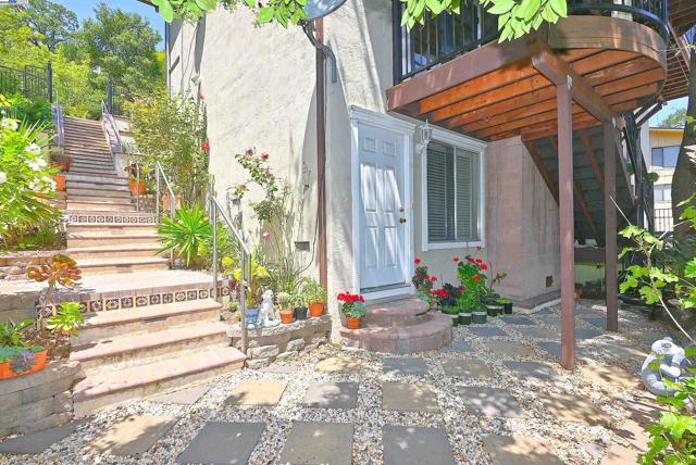 38 Saint Stephens Dr., Orinda CA: https://media.crmls.org/mediaz/30f96f2f-6230-4c76-b018-972c3356c274.jpg