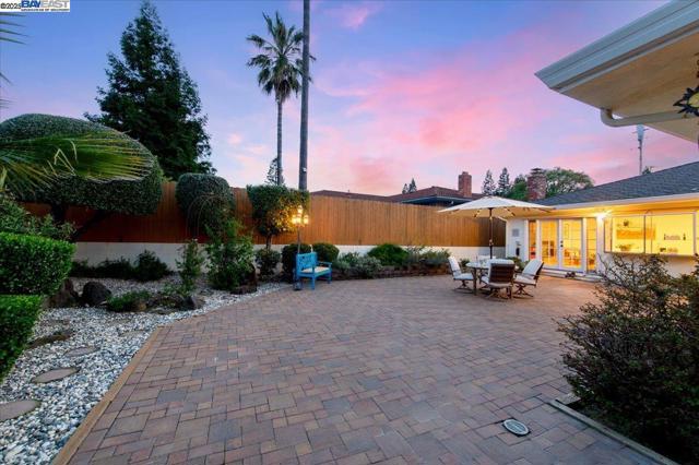 5720 San Juan Way, Pleasanton CA: https://media.crmls.org/mediaz/30f96f70-6565-49e1-9e54-ca2963b4960a.jpg
