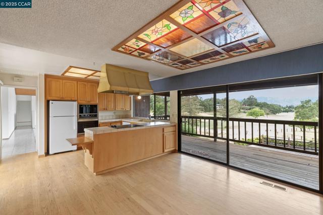 47 Bella Vista Ct, Diablo CA: https://media.crmls.org/mediaz/30f9aa26-c169-4284-948d-35a1e22379cb.jpg