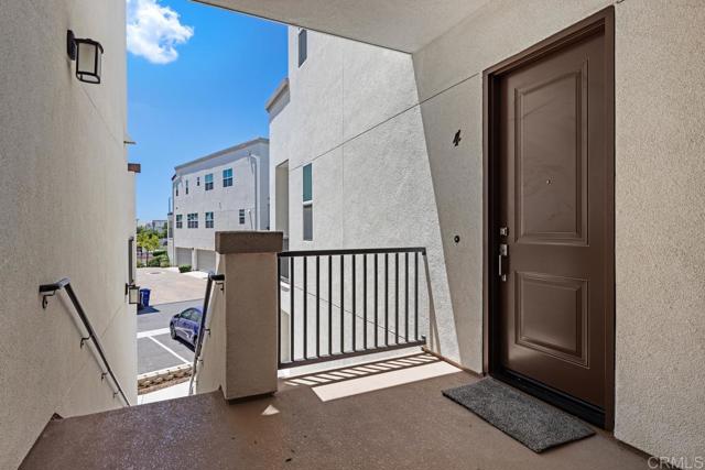 2040 Mindoro Lane, Chula Vista CA: https://media.crmls.org/mediaz/30fa4c6a-0f43-44ac-9bef-4dbac9a5807e.jpg