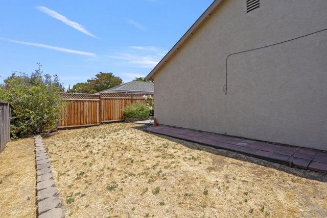 2301 Valley View Road, Hollister CA: https://media.crmls.org/mediaz/30fab726-7bed-4f62-980c-432eedc21bec.jpg