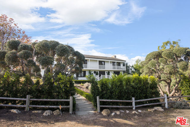 30362 Morning View Drive, Malibu CA: https://media.crmls.org/mediaz/30fac3c7-c927-44b4-ab1c-eb1afea2bc6e.jpg