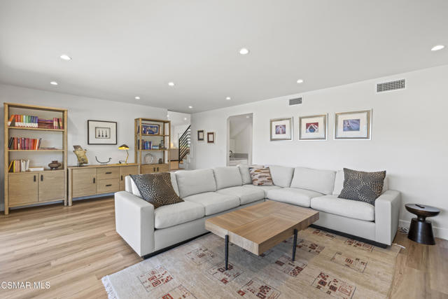 1630 Wicklow Court, Westlake Village CA: https://media.crmls.org/mediaz/30fb010c-b262-4dde-ba5a-ef21132b2f54.jpg