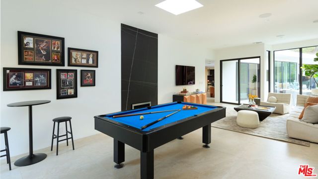 1935 Loma Vista Drive, Beverly Hills CA: https://media.crmls.org/mediaz/30fb48d6-b8a0-4491-8d44-b50f5aaf4327.jpg
