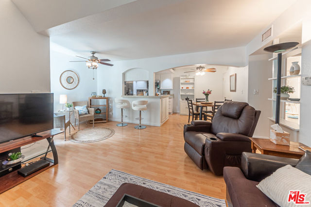 3719 Country Club Drive, Long Beach CA: https://media.crmls.org/mediaz/30fb817f-7db0-48d8-b713-cf4d5b5c4c40.jpg